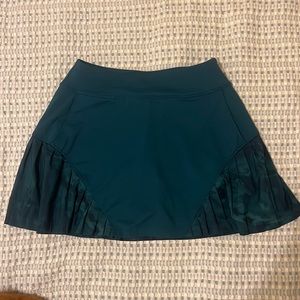 NWOT. Under Armour Women’s golf skirt. Size XS